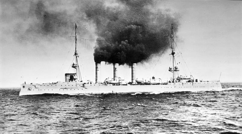 Bundesarchiv_DVM_10_Bild-23-61-13,_Kleiner_Kreuzer_-SMS_Emden_I-